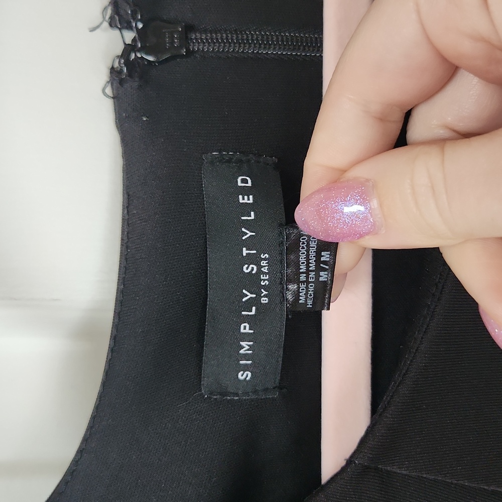 Simply Styled Medium Black Dress - Picture 4 of 4